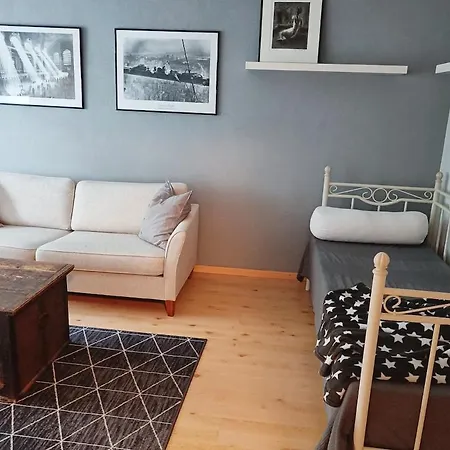 Apartamento Quiet 2-room - Free Parking, Wifi, & Balcony *