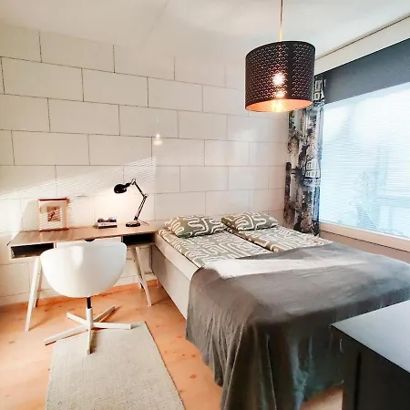 Apartamento Quiet 2-room - Free Parking, Wifi, & Balcony *