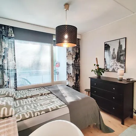 Quiet 2-room - Free Parking, Wifi, & Balcony